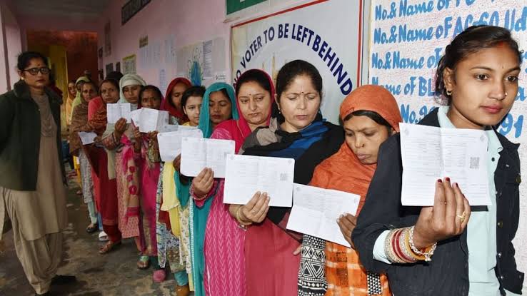 जम्मू-कश्मीर: अंतिम चरण के लिए मतदान जारी, दोपहर तीन बजे तक बारामुला में सबसे कम वोट डाले गए, जानें वोटिंग प्रतिशत